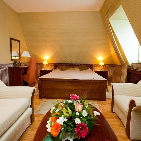 Aparthotel Goecsej Palatinus Etterem Es Panzio Zalaegerszeg Pokoj fotografie