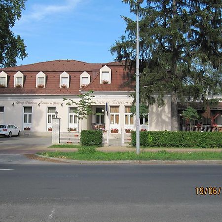 Aparthotel Goecsej Palatinus Etterem Es Panzio Zalaegerszeg Exteriér fotografie