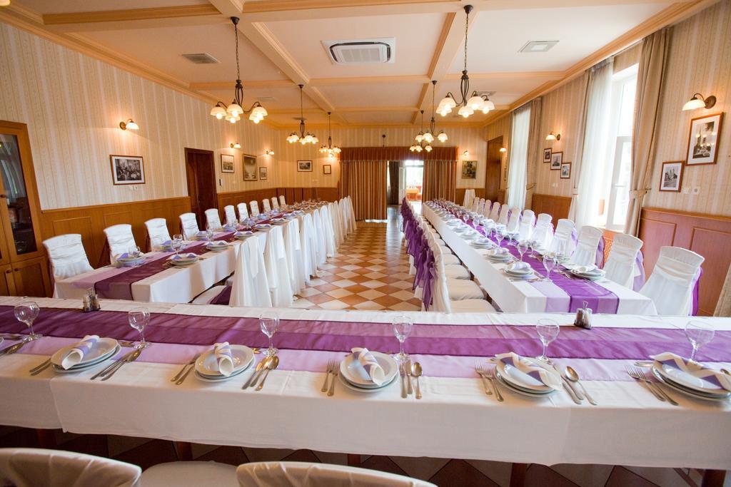 Aparthotel Goecsej Palatinus Etterem Es Panzio Zalaegerszeg Exteriér fotografie