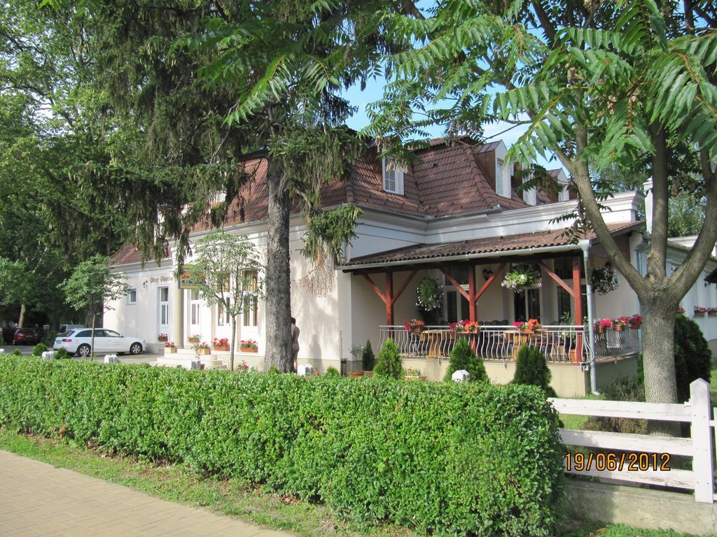 Aparthotel Goecsej Palatinus Etterem Es Panzio Zalaegerszeg Exteriér fotografie