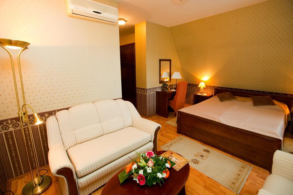 Aparthotel Goecsej Palatinus Etterem Es Panzio Zalaegerszeg Pokoj fotografie
