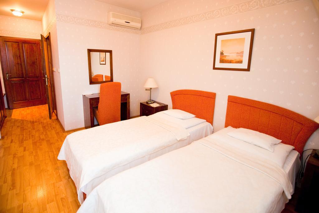 Aparthotel Goecsej Palatinus Etterem Es Panzio Zalaegerszeg Pokoj fotografie