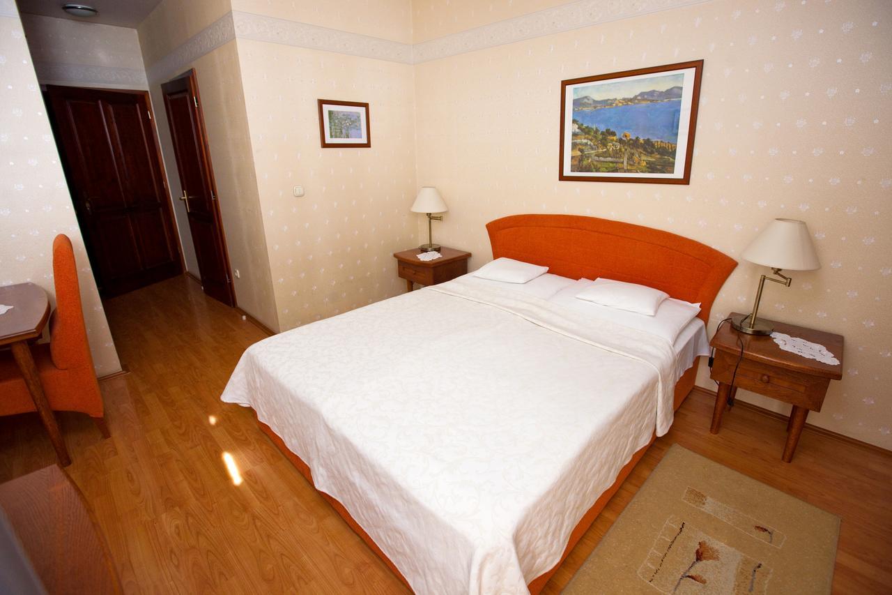 Aparthotel Goecsej Palatinus Etterem Es Panzio Zalaegerszeg Exteriér fotografie
